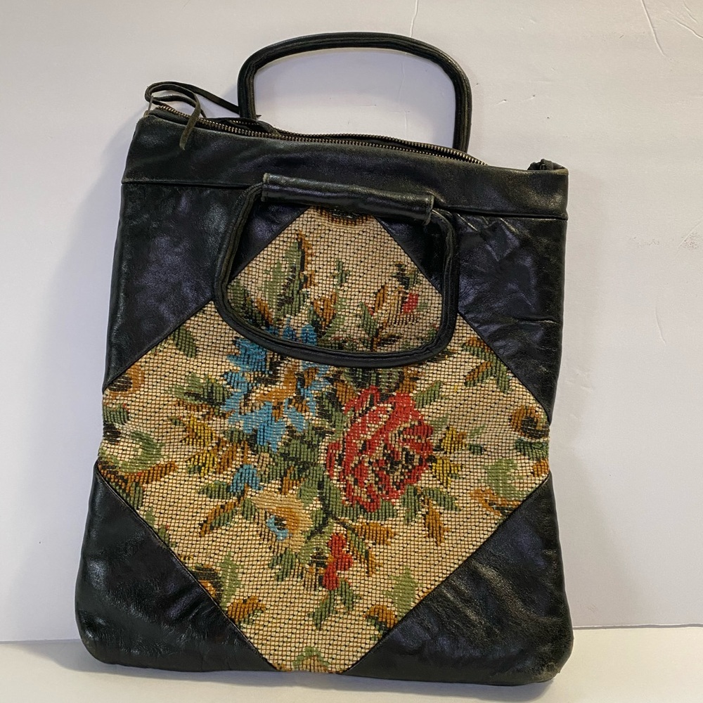 Leather hand bag with flower print